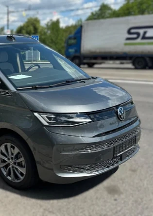 Volkswagen T7 California zabezpečený a dovezený zákazníkovi